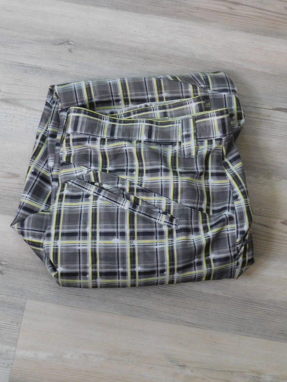 Oakley mens Plaid Golf Pants Black/Grey. W34 L32